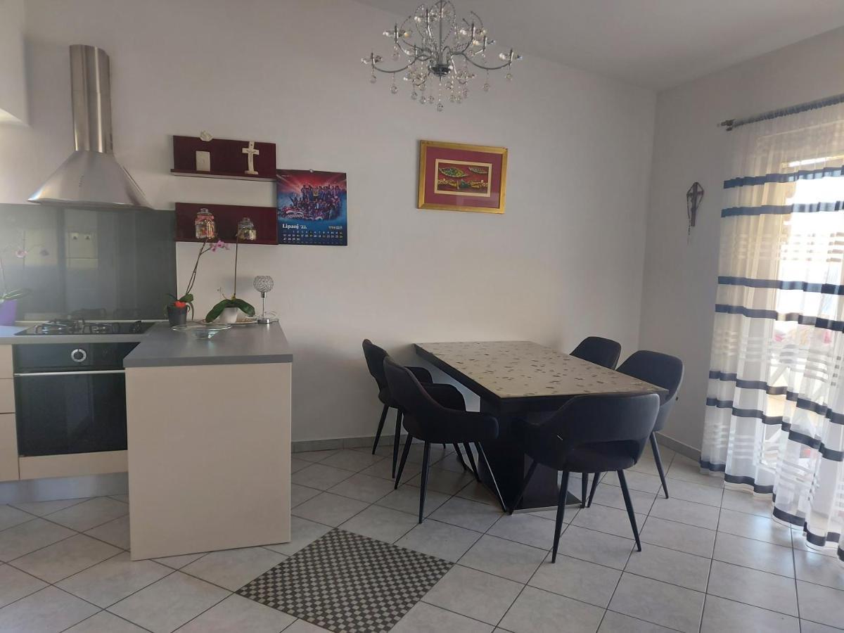 Lara & Vito Apartamento Metajna Exterior foto